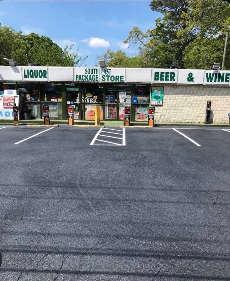 Project Sealcoating and Fresh Striping for an Atlanta Liquor Store image